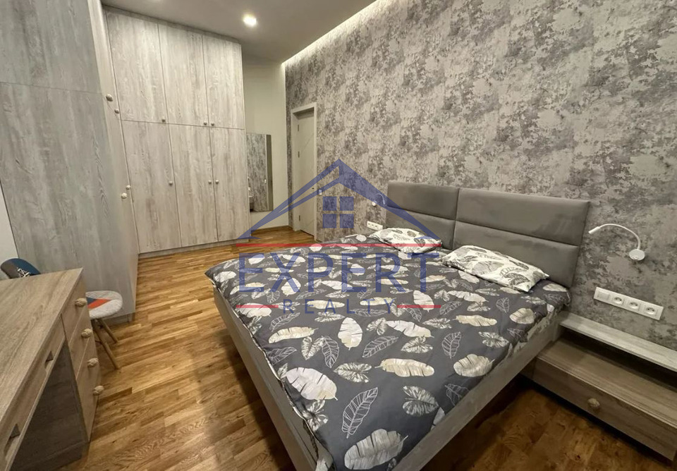 ԿԵՆՏՐՈՆ, ԲԱՂՐԱՄՅԱՆ ՊՈՂՈՏԱ, 2 ՍԵՆՅԱԿ