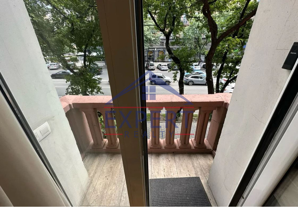 ԿԵՆՏՐՈՆ, ԲԱՂՐԱՄՅԱՆ ՊՈՂՈՏԱ, 2 ՍԵՆՅԱԿ