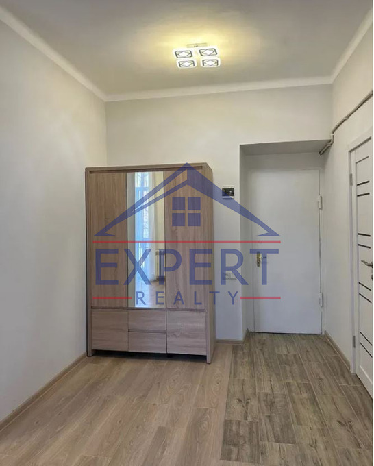 ԿԵՆՏՐՈՆ, ԱԼԵՔ ՄԱՆՈՒԿՅԱՆ ՓՈՂՈՑ, 1 ՍԵՆՅԱԿ