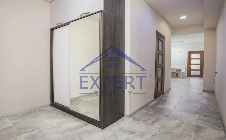 ԿԵՆՏՐՈՆ, ՄԱՇՏՈՑԻ ՊՈՂՈՏԱ, 3 ՍԵՆՅԱԿ