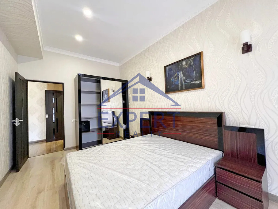 ԿԵՆՏՐՈՆ, ԱՄԻՐՅԱՆ ՓՈՂՈՑ, 2 ՍԵՆՅԱԿ