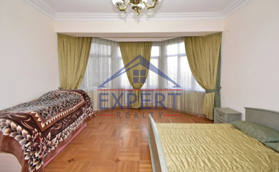 ԿԵՆՏՐՈՆ, ԱԼԵՔ ՄԱՆՈՐԿՅԱՆ, 4 ՍԵՆՅԱԿ