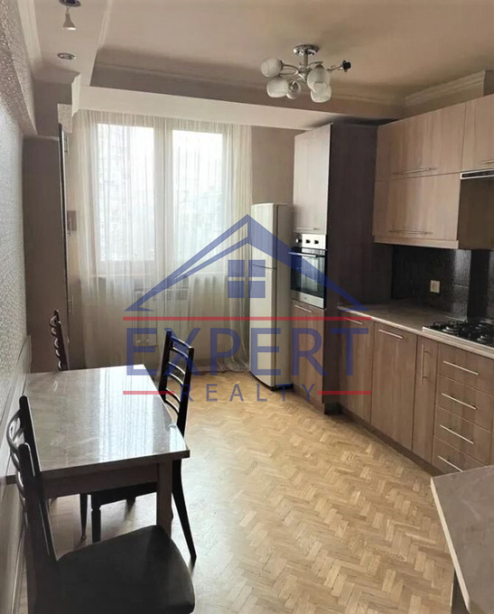 ԿԵՆՏՐՈՆ, ԵՐՎԱՆԴ ՔՈՉԱՐ ՓՈՂՈՑ, 4 ՍԵՆՅԱԿ