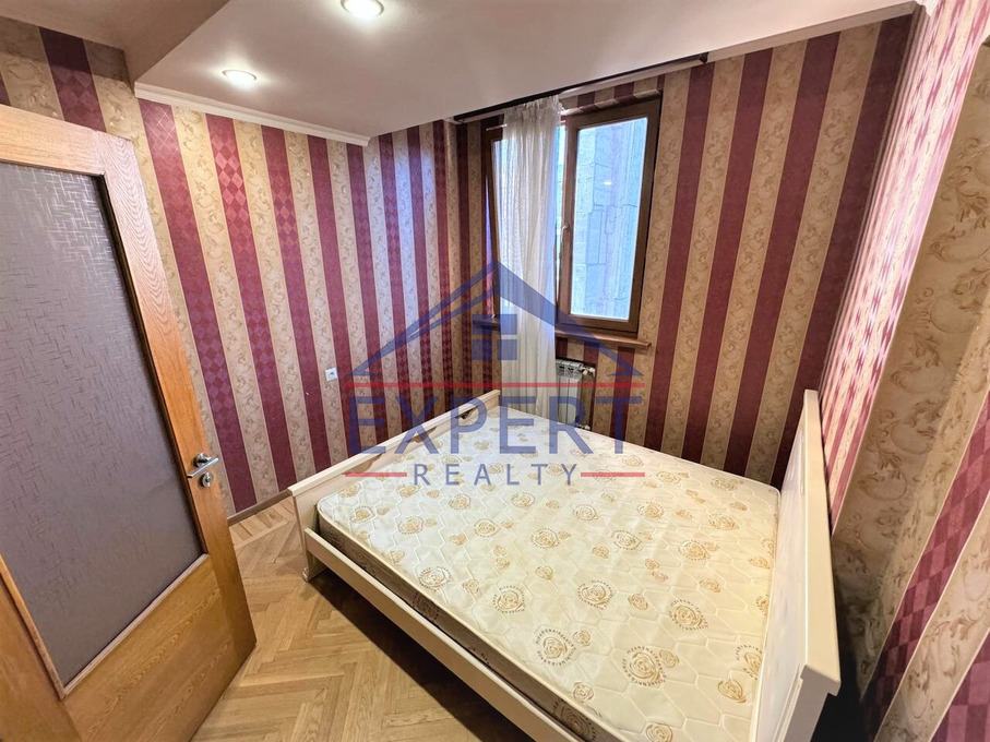 ԿԵՆՏՐՈՆ, ԵՐՎԱՆԴ ՔՈՉԱՐ ՓՈՂՈՑ, 4 ՍԵՆՅԱԿ