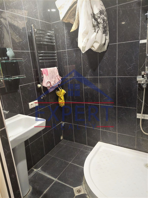 ԿԵՆՏՐՈՆ, ԵՐՎԱՆԴ ՔՈՉԱՐ ՓՈՂՈՑ, 4 ՍԵՆՅԱԿ