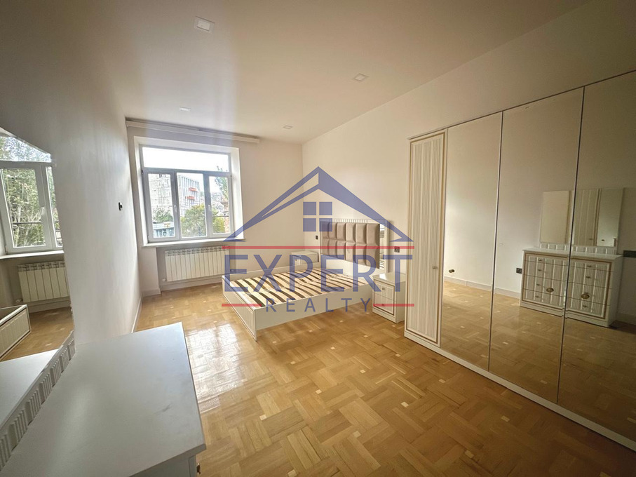 ԿԵՆՏՐՈՆ, ՎԱՐԴԱՆԱՆՑ ՓՈՂՈՑ, 2 ՍԵՆՅԱԿ