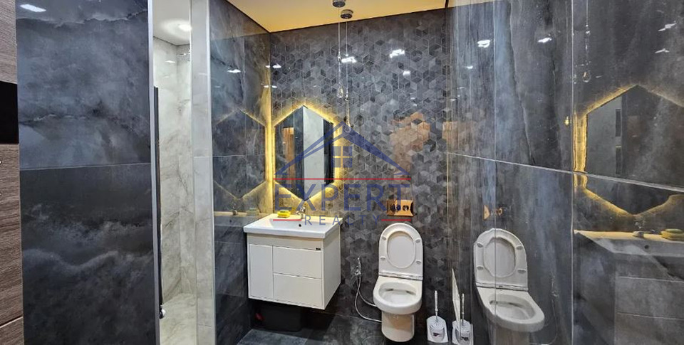 ԿԵՆՏՐՈՆ, ՀՅՈՒՍԻՍԱՅԻՆ ՊՈՂՈՏԱ, 2 ՍԵՆՅԱԿ