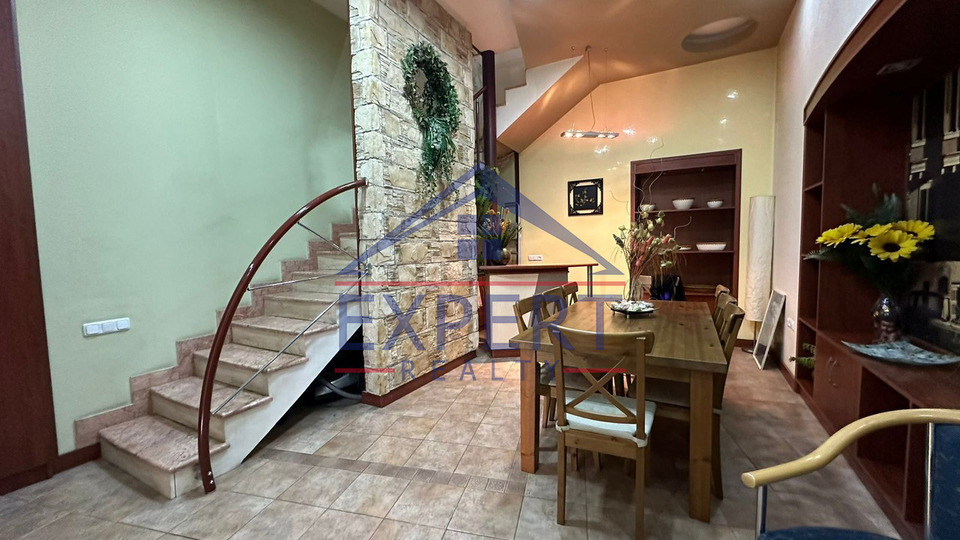 ԿԵՆՏՐՈՆ, ՍԱՅԱԹ ՆՈՎԱ ՊՈՂՈՏԱ, 2 ՍԵՆՅԱԿ