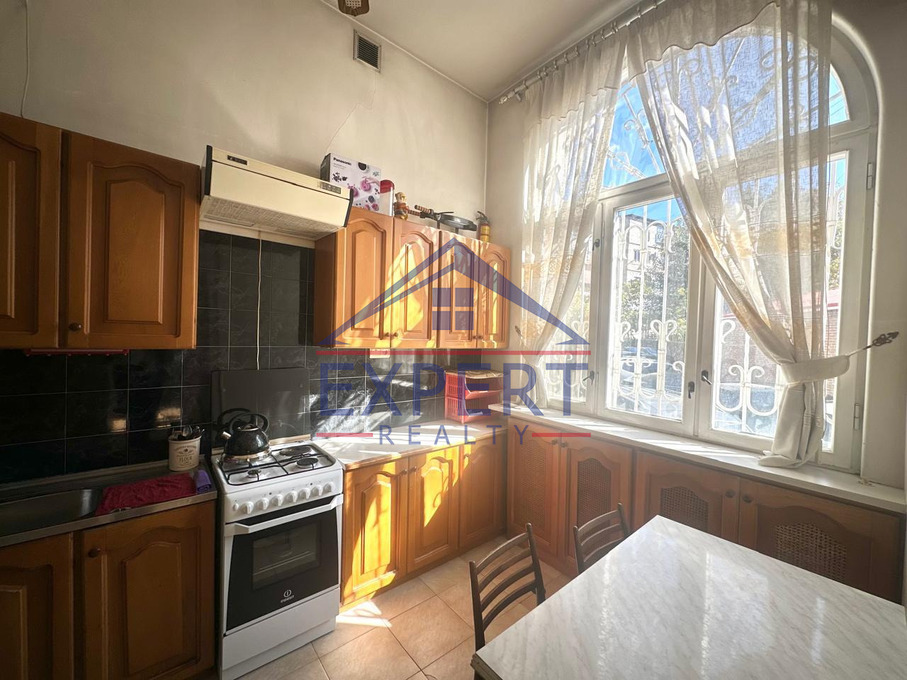 ԿԵՆՏՐՈՆ, ՄԱՇՏՈՑԻ ՊՈՂՈՏԱ, 3 ՍԵՆՅԱԿ