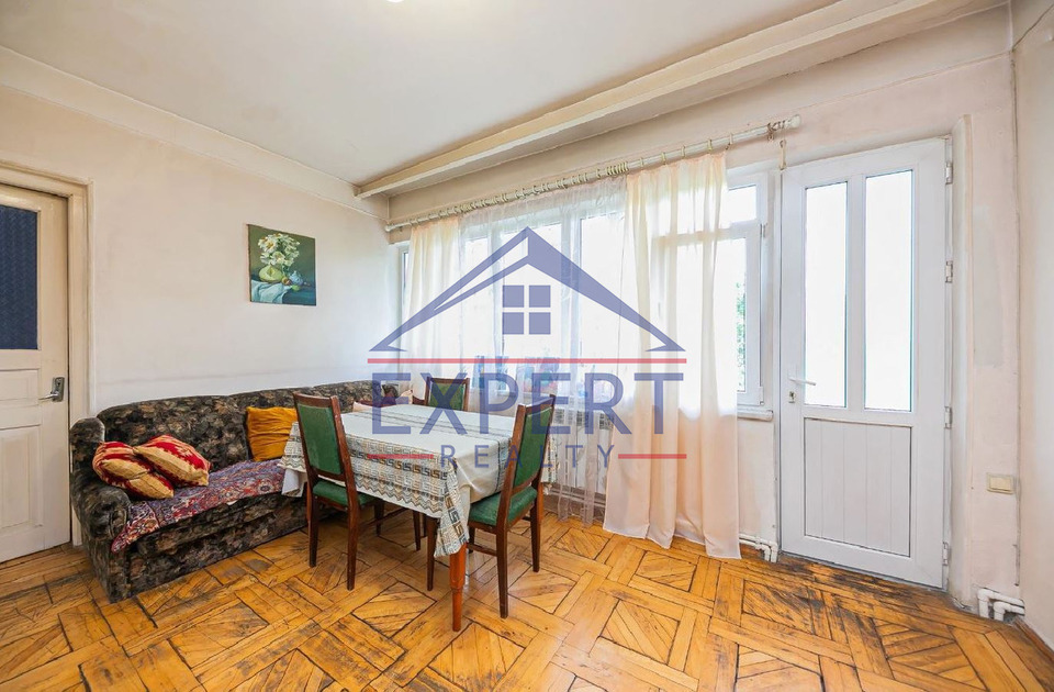 ԿԵՆՏՐՈՆ, ԲՐՅՈՒՍՈՎԻ ՓՈՂՈՑ, 4 ՍԵՆՅԱԿ