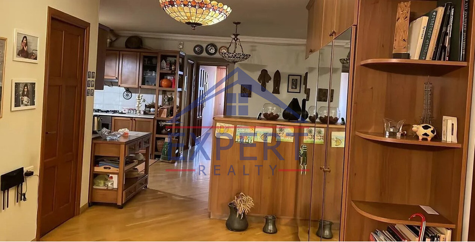 ԱՐԱԲԿԻՐ, ԿՈՄԻՏԱՍ, 3 ՍԵՆՅԱԿ