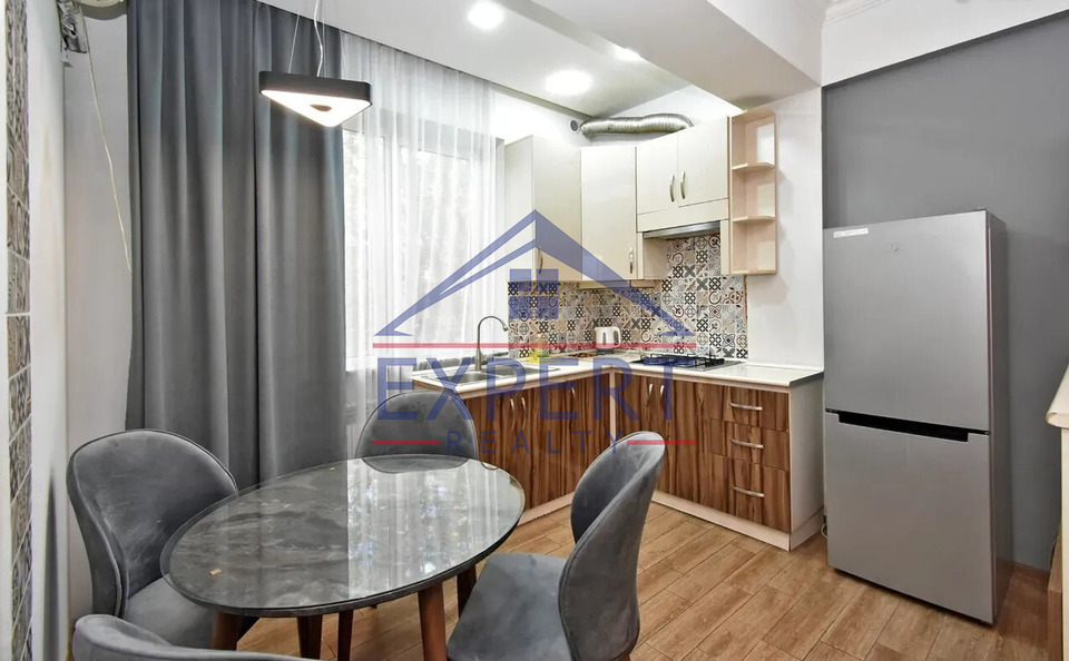 ԿԵՆՏՐՈՆ, ՉԱՅԿՈՎՍԿԻ 3 ՍԵՆՅԱԿ