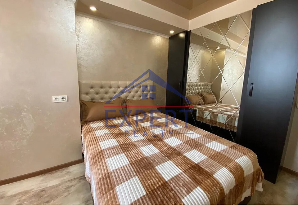 ԿԵՆՏՐՈՆ, ՏԻԳՐԱՆ ՄԵԾԻ ՊՈՂՈՏԱ, 2 ՍԵՆՅԱԿ