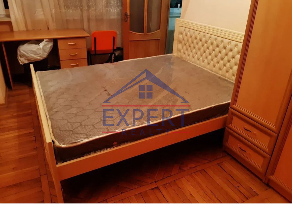 ԿԵՆՏՐՈՆ , ԵՐՎԱՆԴ ՔՈՉԱՐ , 2 ՍԵՆՅԱԿ