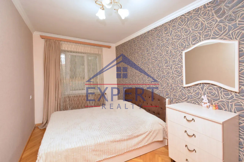 ԱՐԱԲԿԻՐ, ԱՐԱՄ ԽԱՉԱՏՐՅԱՆ ՓՈՂՈՑ, 3 ՍԵՆՅԱԿ