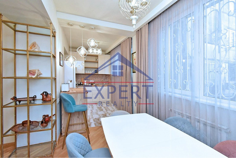 ԿԵՆՏՐՈՆ, ՆԱԼԲԱՆԴՅԱՆ ՓՈՂՈՑ, 2 ՍԵՆՅԱԿ