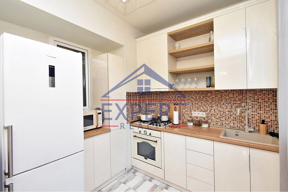 ԿԵՆՏՐՈՆ, ՆԱԼԲԱՆԴՅԱՆ ՓՈՂՈՑ, 2 ՍԵՆՅԱԿ