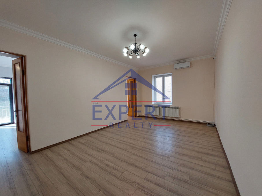 ԿԵՆՏՐՈՆ, ԶԱՐՈԲՅԱՆ ՓՈՂՈՑ, 3 ՍԵՆՅԱԿ