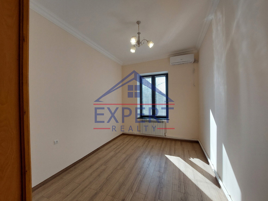 ԿԵՆՏՐՈՆ, ԶԱՐՈԲՅԱՆ ՓՈՂՈՑ, 3 ՍԵՆՅԱԿ