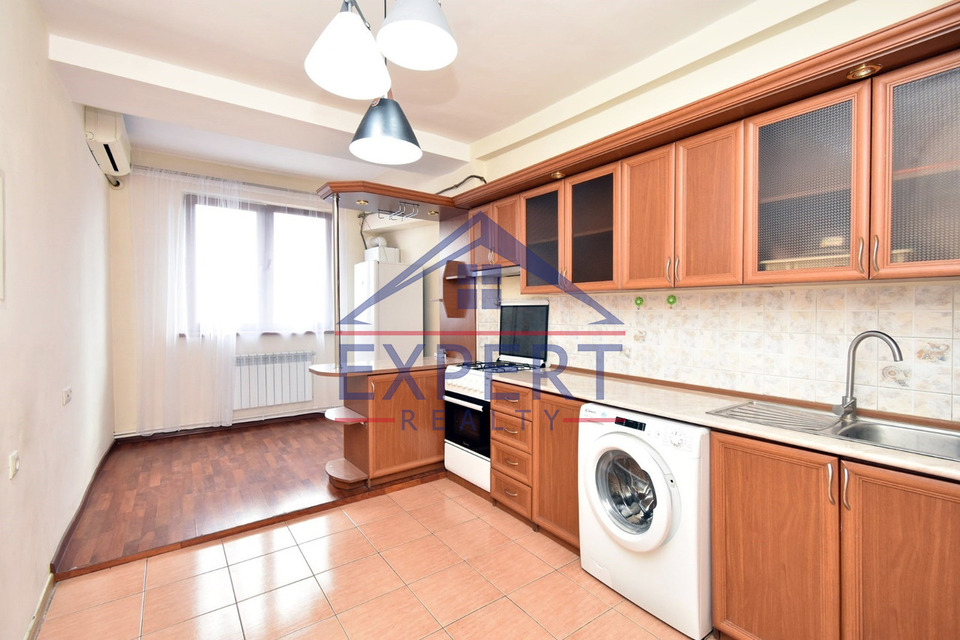 ԿԵՆՏՐՈՆ, ՄԱՇՏՈՑԻ ՊՈՂՈՏԱ, 3 ՍԵՆՅԱԿ