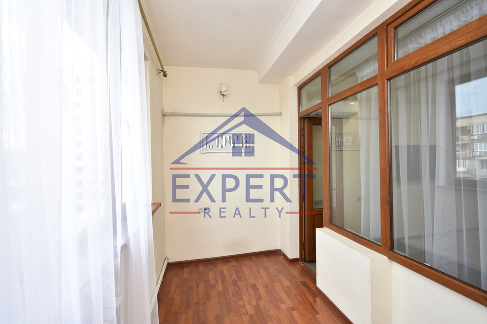 ԿԵՆՏՐՈՆ, ՄԱՇՏՈՑԻ ՊՈՂՈՏԱ, 3 ՍԵՆՅԱԿ