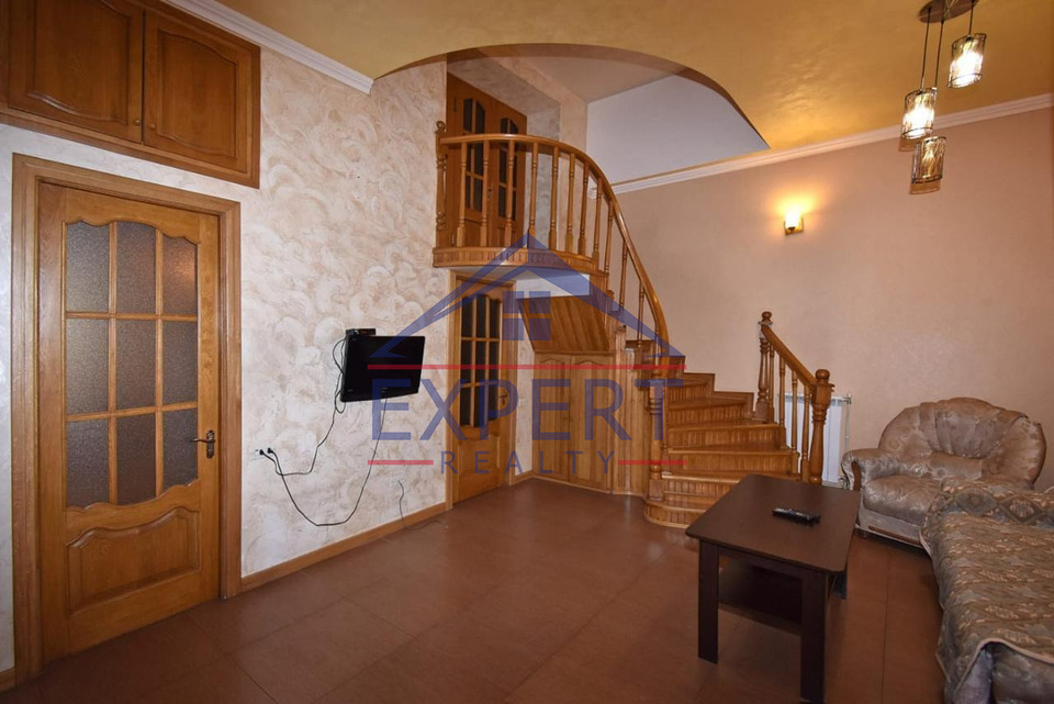 ԿԵՆՏՐՈՆ, ՆԱԼԲԱՆԴՅԱՆ ՓՈՂՈՑ, 4 ՍԵՆՅԱԿ