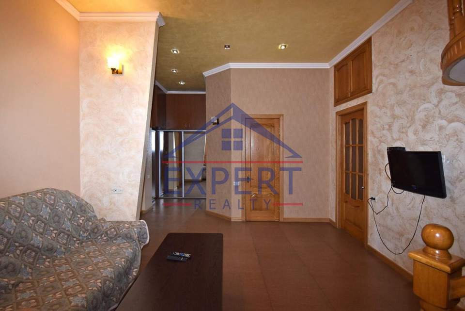 ԿԵՆՏՐՈՆ, ՆԱԼԲԱՆԴՅԱՆ ՓՈՂՈՑ, 4 ՍԵՆՅԱԿ