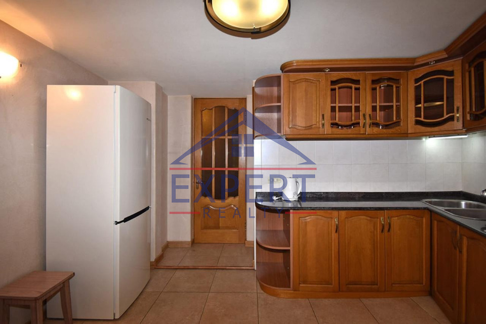 ԿԵՆՏՐՈՆ, ՆԱԼԲԱՆԴՅԱՆ ՓՈՂՈՑ, 4 ՍԵՆՅԱԿ