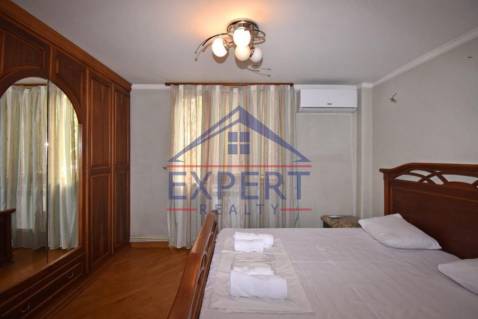 ԿԵՆՏՐՈՆ, ՆԱԼԲԱՆԴՅԱՆ ՓՈՂՈՑ, 4 ՍԵՆՅԱԿ