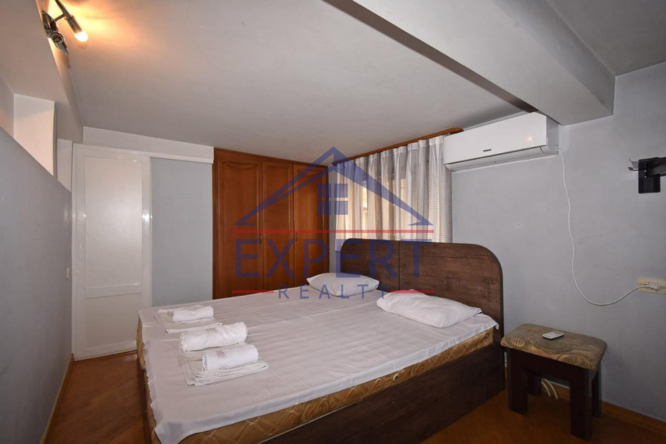 ԿԵՆՏՐՈՆ, ՆԱԼԲԱՆԴՅԱՆ ՓՈՂՈՑ, 4 ՍԵՆՅԱԿ