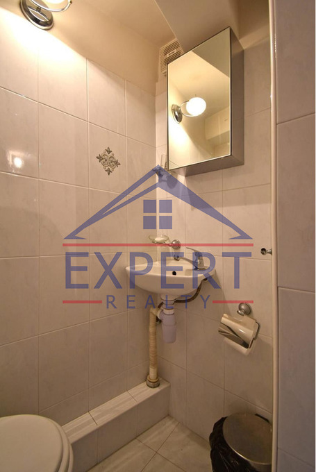 ԿԵՆՏՐՈՆ, ՆԱԼԲԱՆԴՅԱՆ ՓՈՂՈՑ, 4 ՍԵՆՅԱԿ