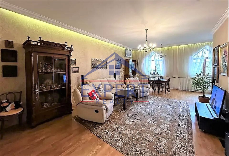 ԿԵՆՏՐՈՆ, ԲԱՅՐՈՆԻ ՓՈՂՈՑ, 3 ՍԵՆՅԱԿ
