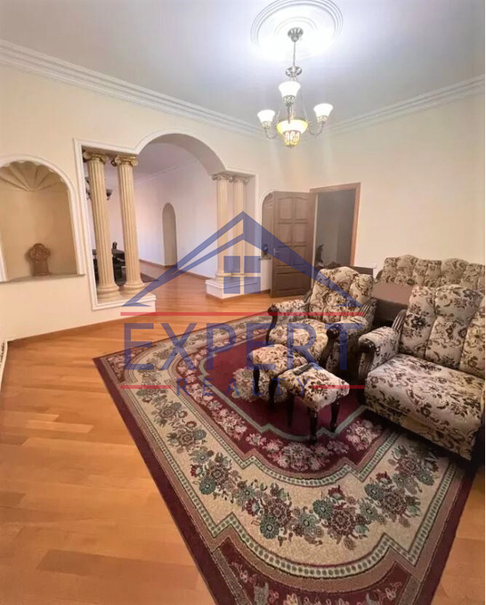 ԿԵՆՏՐՈՆ, ԲԱՐՁՐԱԲԵՐԴԻ ՓՈՂՈՑ, 5 ՍԵՆՅԱԿ