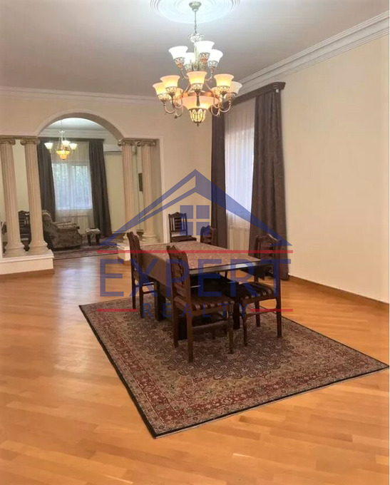 ԿԵՆՏՐՈՆ, ԲԱՐՁՐԱԲԵՐԴԻ ՓՈՂՈՑ, 5 ՍԵՆՅԱԿ