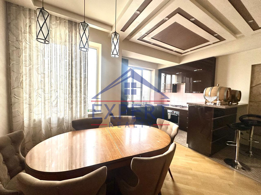 ԿԵՆՏՐՈՆ, ՊԱՐՈՆՅԱՆ ՓՈՂՈՑ, 3 ՍԵՆՅԱԿ