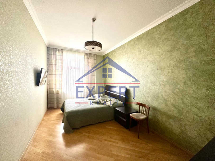 ԿԵՆՏՐՈՆ, ՊԱՐՈՆՅԱՆ ՓՈՂՈՑ, 3 ՍԵՆՅԱԿ