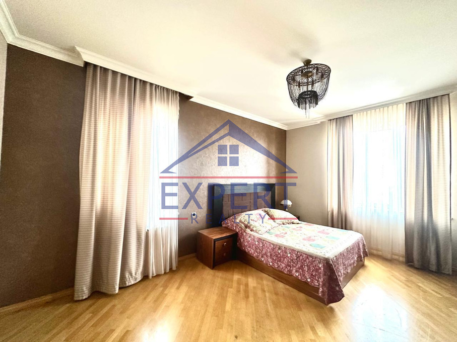 ԿԵՆՏՐՈՆ, ՊԱՐՈՆՅԱՆ ՓՈՂՈՑ, 3 ՍԵՆՅԱԿ