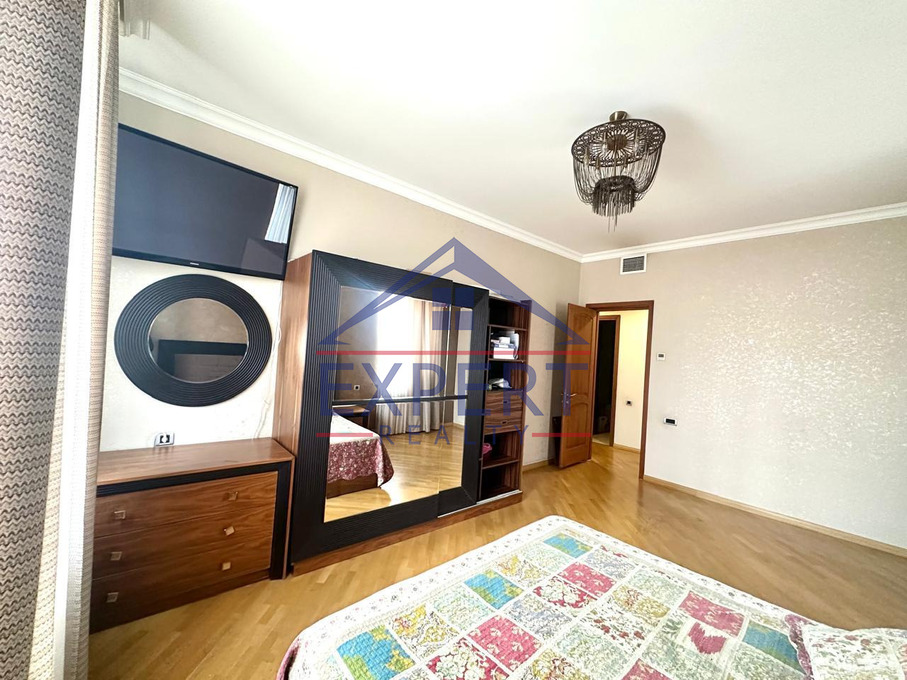 ԿԵՆՏՐՈՆ, ՊԱՐՈՆՅԱՆ ՓՈՂՈՑ, 3 ՍԵՆՅԱԿ