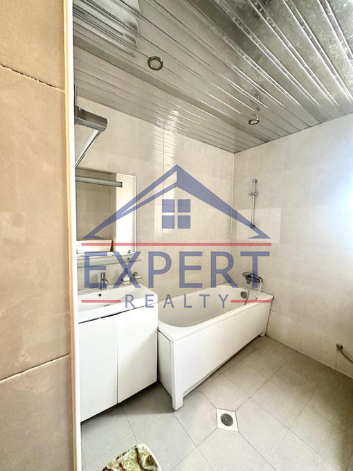 ԿԵՆՏՐՈՆ, ՊԱՐՈՆՅԱՆ ՓՈՂՈՑ, 3 ՍԵՆՅԱԿ