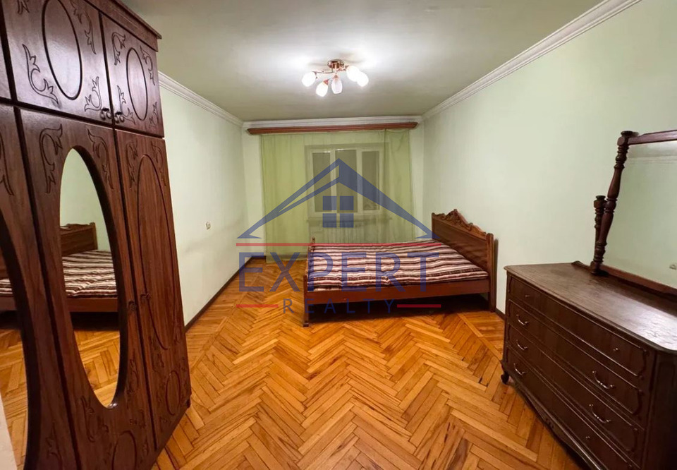 ԿԵՆՏՐՈՆ, ՏԻԳՐԱՆ ՄԵԾ, 3 ՍԵՆՅԱԿ