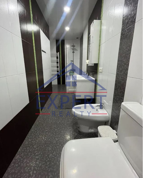 ԱՐԱԲԿԻՐ, ՆԱԻՐԻ ԶԱՐՅԱՆ ՓՈՂՈՑ, 5 ՍԵՆՅԱԿ