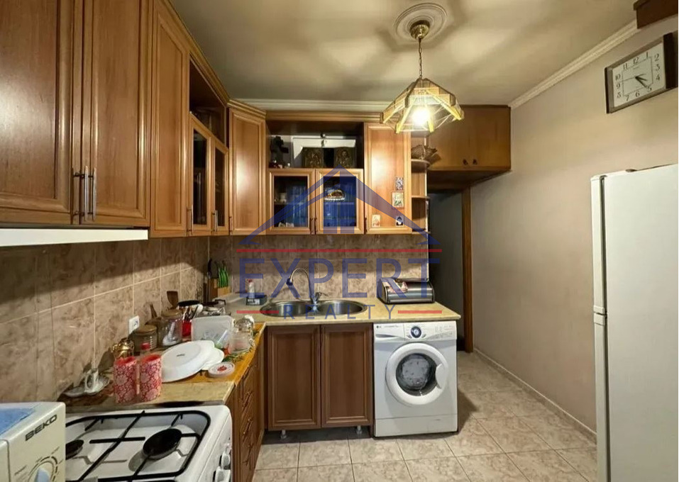 ԱՐԱԲԿԻՐ, ԳՅՈՒԼԲԵՆԿՅԱՆ ՓՈՂՈՑ, 1 ՍԵՆՅԱԿ
