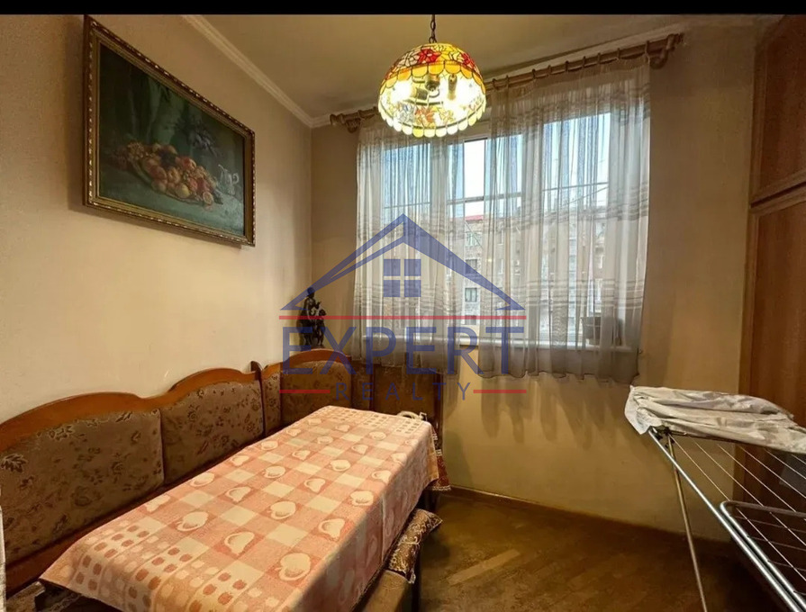 ԱՐԱԲԿԻՐ, ԳՅՈՒԼԲԵՆԿՅԱՆ ՓՈՂՈՑ, 1 ՍԵՆՅԱԿ