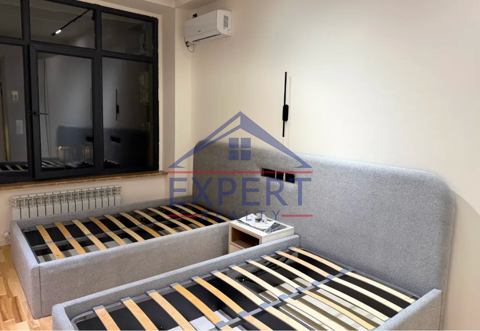 ԿԵՆՏՐՈՆ, ՆԱԼԲԱՆԴՅԱՆ ՓՈՂՈՑ, 4 ՍԵՆՅԱԿ