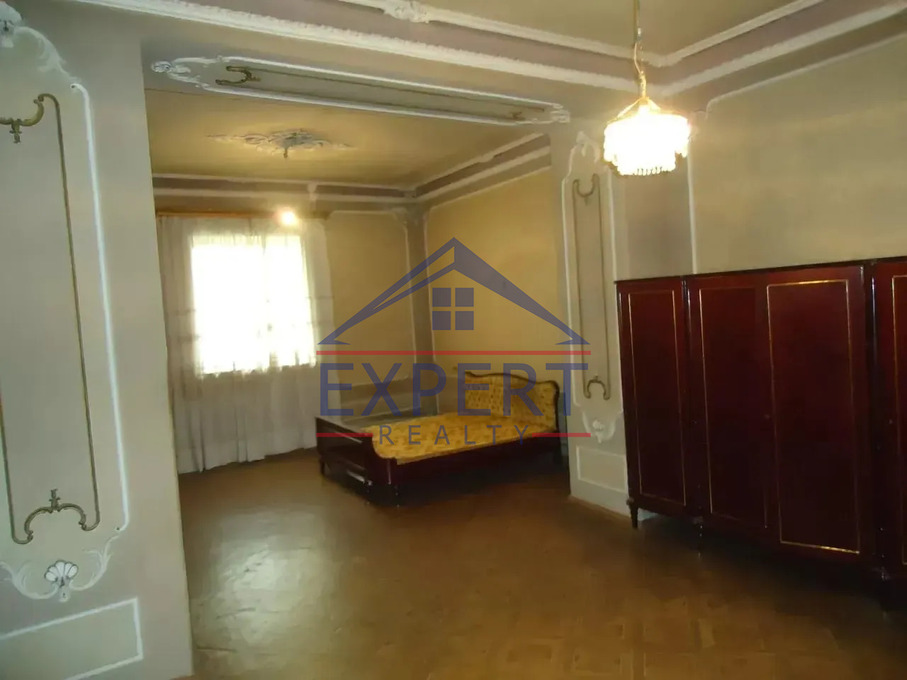 ԿԵՆՏՐՈՆ, ՉԱՐԵՆՑԻ ՓՈՂՈՑ, 7 ՍԵՆՅԱԿ