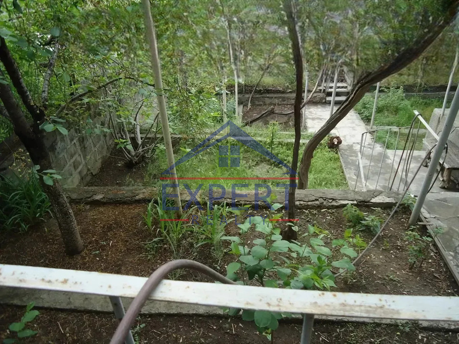 ԿԵՆՏՐՈՆ, ՉԱՐԵՆՑԻ ՓՈՂՈՑ, 7 ՍԵՆՅԱԿ
