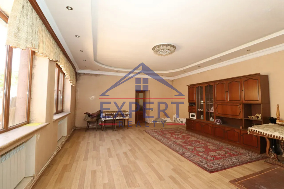 ԿԵՆՏՐՈՆ, ԽՈՐԵՆԱՑԻ, 7 ՍԵՆՅԱԿ
