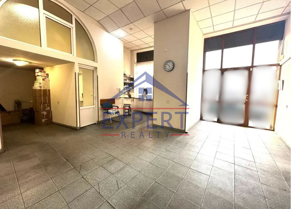 ԿԵՆՏՐՈՆ, ՄԱՇՏՈՑԻ ՊՈՂՈՏԱ, 135 ՔՄ․