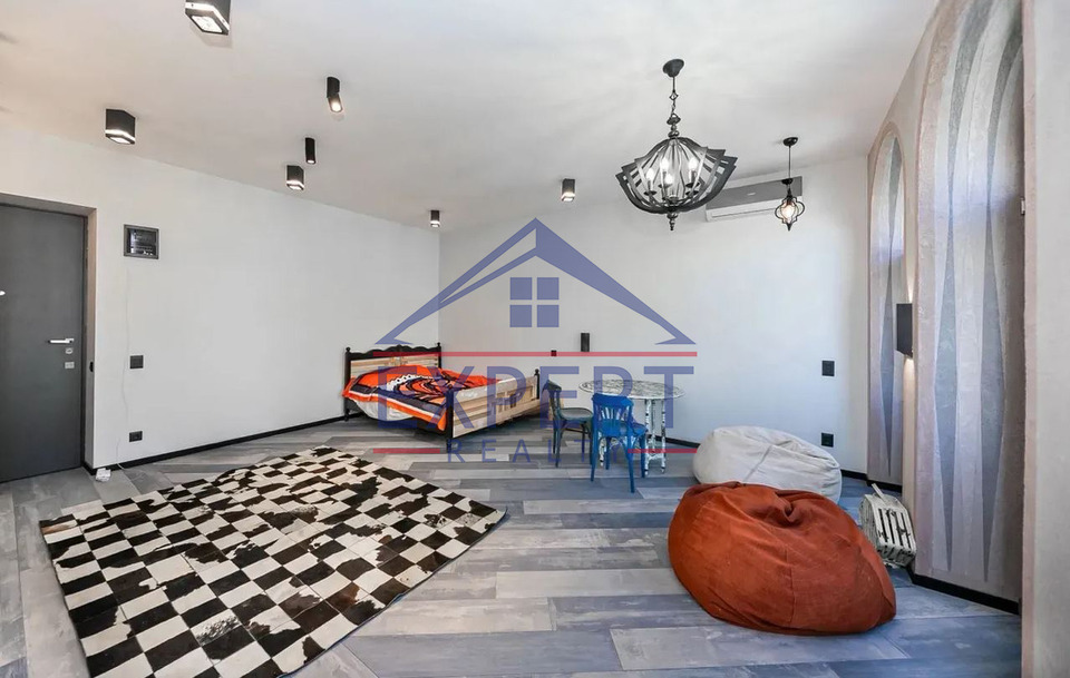 ԱՐԱԲԿԻՐ, ԱԶԱՏՈՒԹՅԱՆ ՊՈՂՈՏԱ, 1 ՍԵՆՅԱԿ