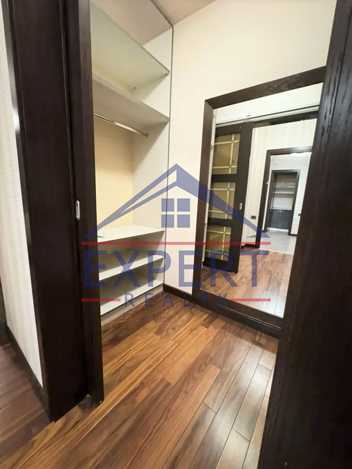 ԿԵՆՏՐՈՆ, ՄԱՇՏՈՑԻ ՊՈՂՈՏԱ, 3 ՍԵՆՅԱԿ